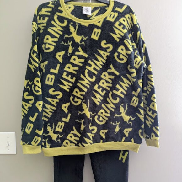 The Grinch Graphic Sweatshirt and Joggers 2 Piece Set Juniors Size Large - Picture 1 of 8